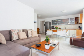 Spacious 3-Bedroom Apartment with Courtyard in Tempio Pausania - Perfect for Families Tempio Pausania